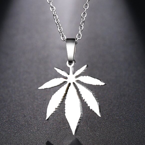 🎁 Refine Maple Leaves Delicate Dainty 925 Silver Plated Necklace, EVGG1078 - Picture 1 of 2